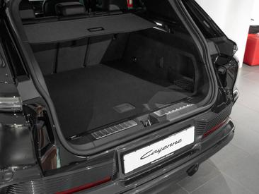 Porsche Cayenne E4 Electric — photo 7
