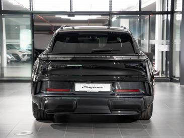Porsche Cayenne E4 Electric — photo 10