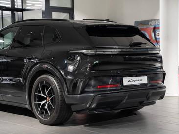 Porsche Cayenne E4 Electric — photo 11