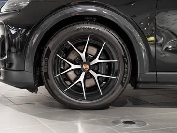 Porsche Cayenne E4 Electric — photo 12