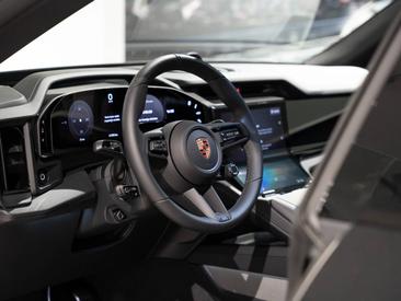 Porsche Cayenne E4 Electric — photo 16