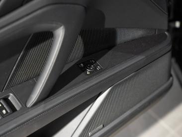 Porsche Cayenne E4 Electric — photo 20