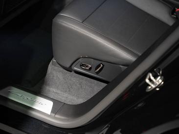 Porsche Cayenne E4 Electric — photo 21