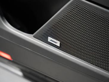 Porsche Cayenne E4 Electric — photo 23