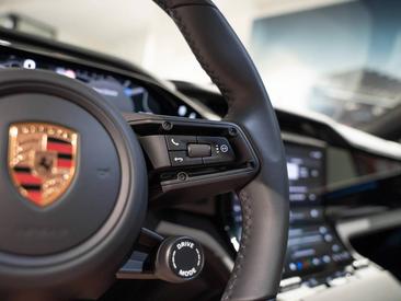 Porsche Cayenne E4 Electric — photo 24