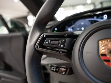 Porsche Cayenne E4 Electric — photo 25