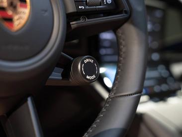 Porsche Cayenne E4 Electric — photo 27