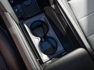 Porsche Cayenne E4 Electric — photo 29
