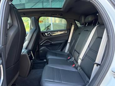Porsche Cayenne III E-Hybrid Coupé Platinum Edition — photo 17