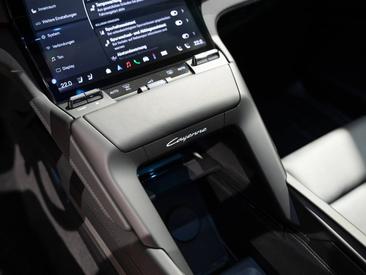 Porsche Cayenne E4 Electric — photo 30