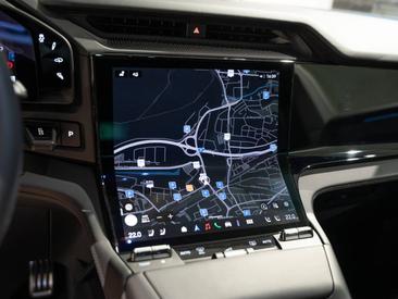 Porsche Cayenne E4 Electric — photo 33