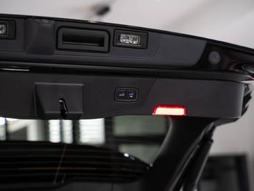 Porsche Cayenne E4 Electric — photo 36