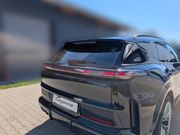 Porsche Cayenne E4 Turbo Electric — photo 6