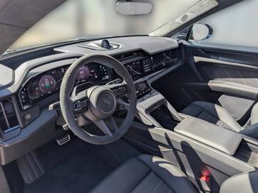 Porsche Cayenne E4 Turbo Electric — photo 9