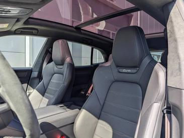 Porsche Cayenne E4 Turbo Electric — photo 17