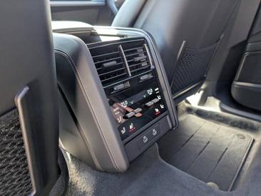 Porsche Cayenne E4 Turbo Electric — photo 18