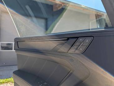 Porsche Cayenne E4 Turbo Electric — photo 23
