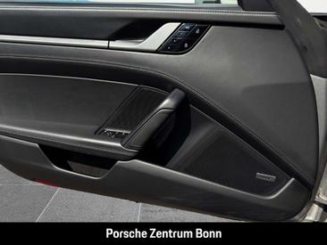 Porsche 992 I Carrera 4S — photo 12