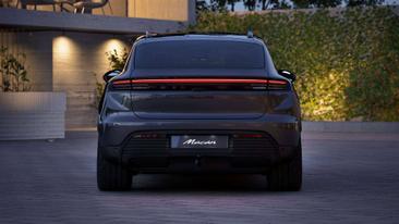 Porsche Macan 4S — photo 27