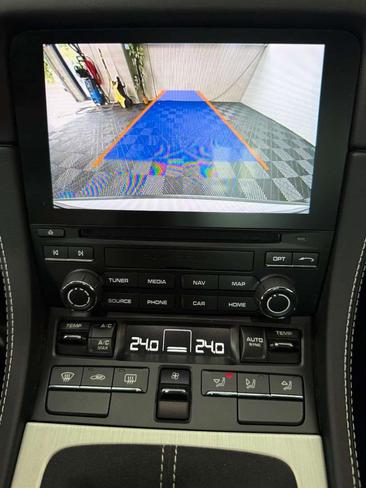 Porsche 718 Cayman GT4 — photo 18
