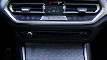BMW 330i M Sport — photo 17