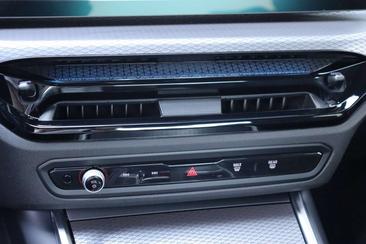 BMW Série 3 Shadow Line 330e XDrive — photo 19