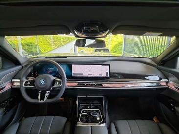 BMW I7 XDrive60 — photo 7