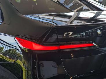BMW I7 XDrive60 — photo 23