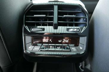 BMW IX XDrive40 — photo 6