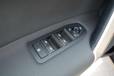 BMW IX XDrive40 — photo 8