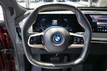 BMW IX XDrive40 — photo 17