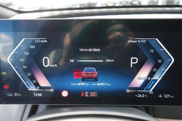 BMW IX XDrive40 — photo 19