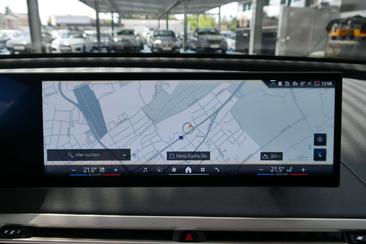 BMW IX XDrive40 — photo 22