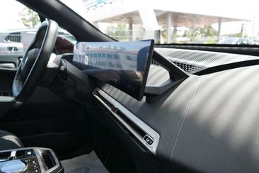 BMW IX XDrive40 — photo 37