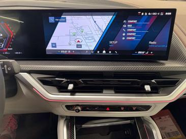BMW XM 50e — photo 9