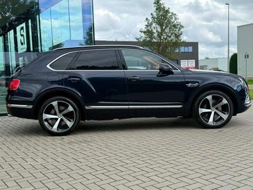 Bentley Bentayga V8 — photo 8