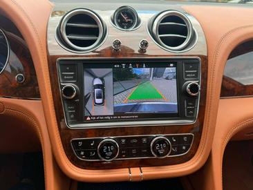 Bentley Bentayga V8 — photo 11