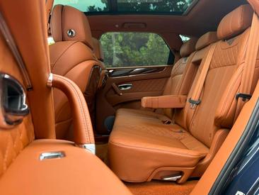 Bentley Bentayga V8 — photo 14