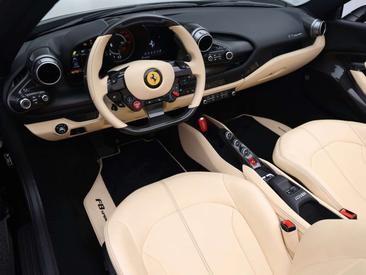 Ferrari F8 Spider — photo 9