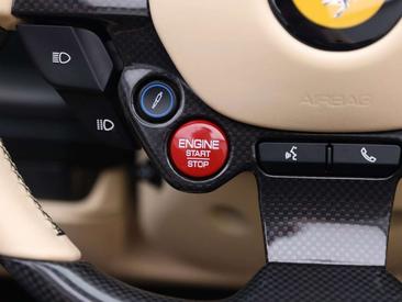 Ferrari F8 Spider — photo 16