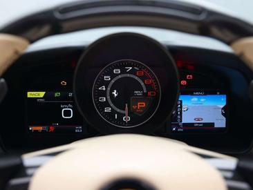 Ferrari F8 Spider — photo 17