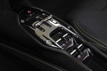 Ferrari SF90 Spider — photo 18