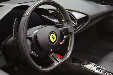 Ferrari SF90 Spider — photo 34