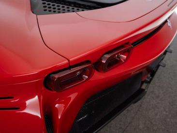 Ferrari SF90 Spider — photo 18