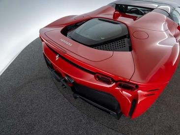 Ferrari SF90 Spider — photo 37