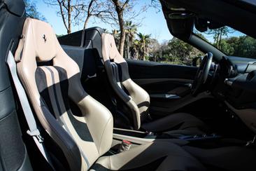 Ferrari F8 Spider — photo 13