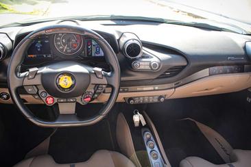 Ferrari F8 Spider — photo 15