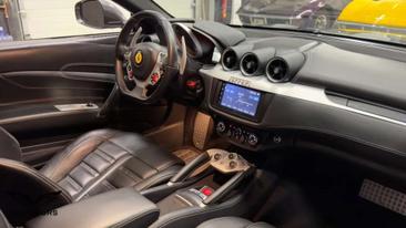Ferrari FF — photo 17
