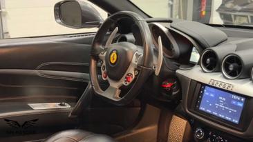 Ferrari FF — photo 18