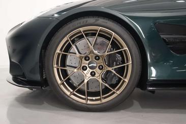 Aston Martin Vanquish — photo 7